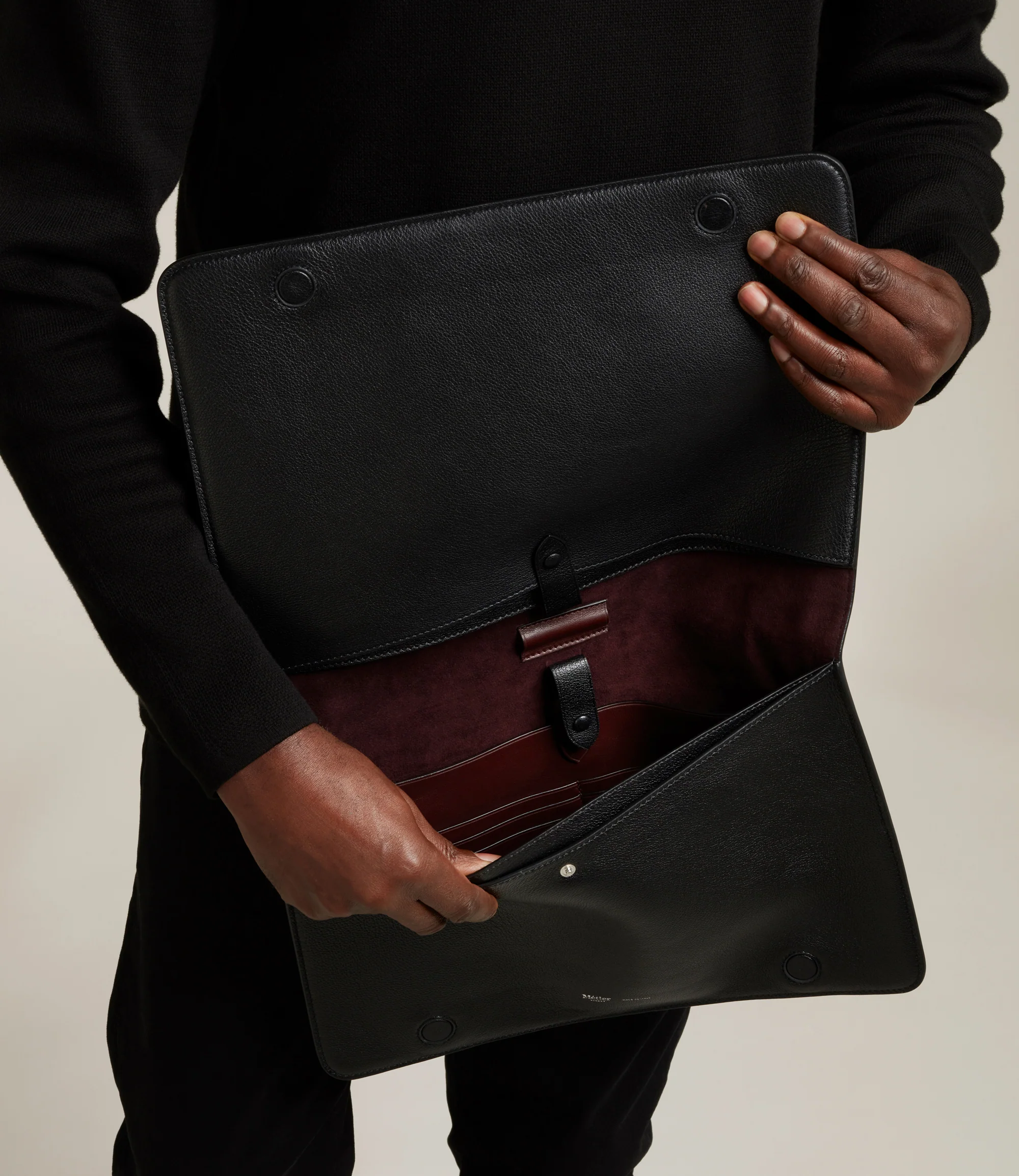 Editor Portfolio Buffalo Black - Image 3