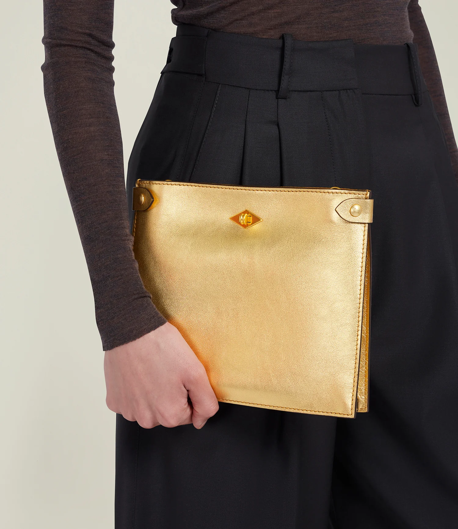 ISSIMO | Métier Stowaway Metallic Calfskin Gold - Image 5