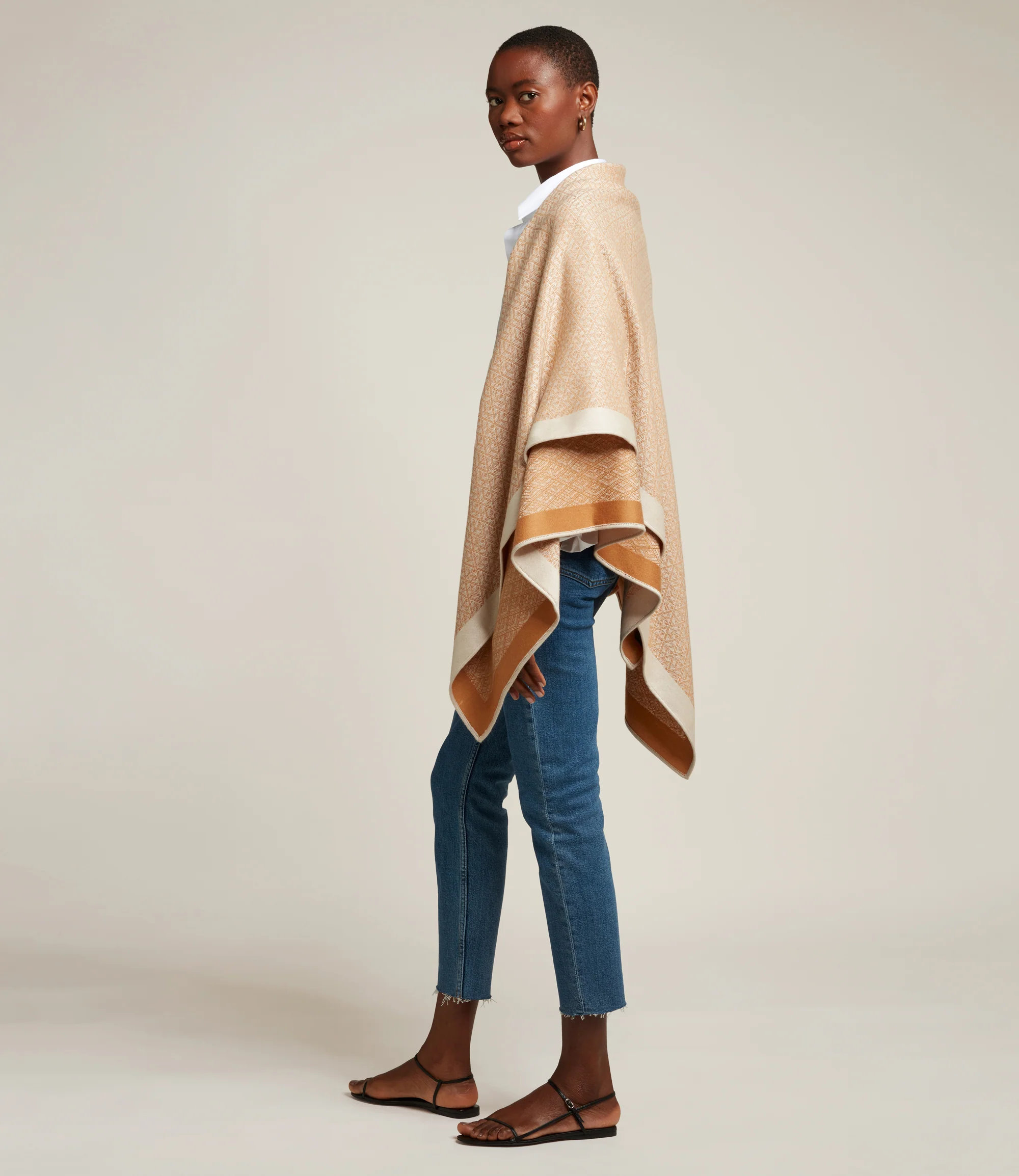Small Cashmere Throw Camel and White Sand - Image 4